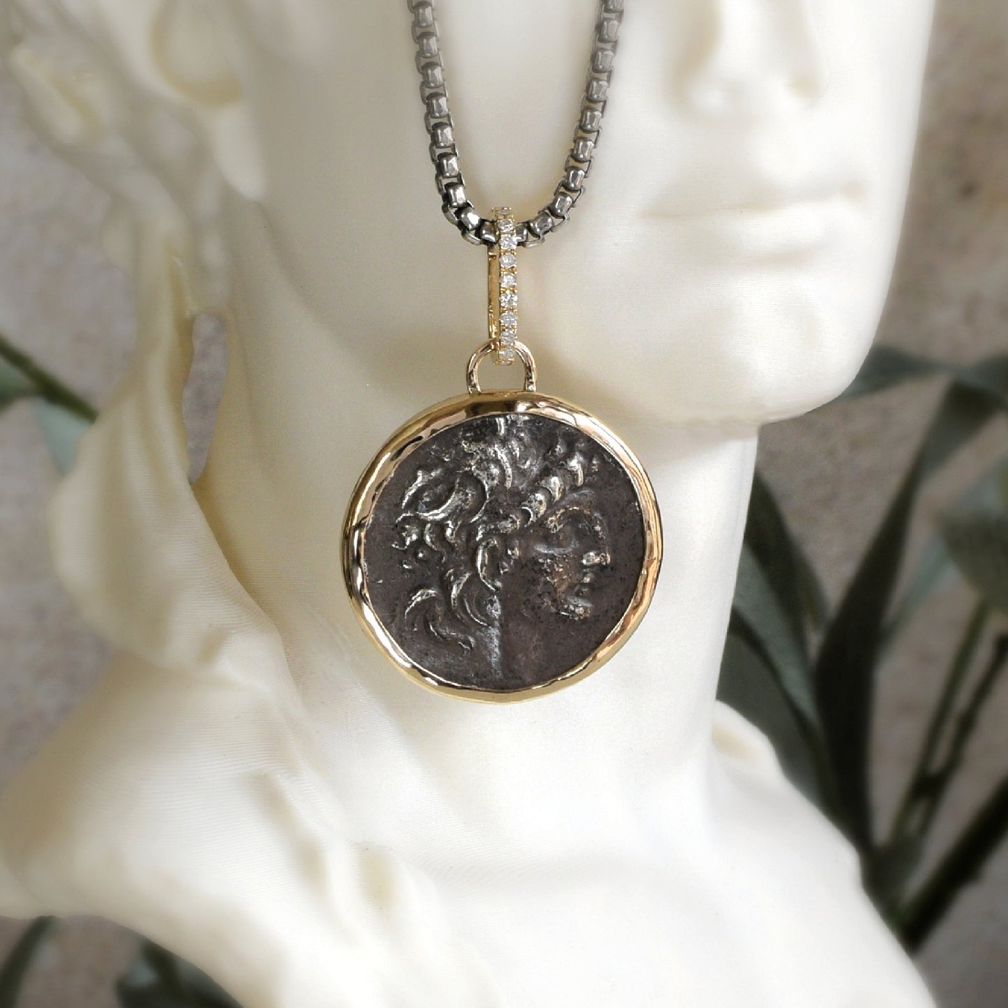Ancient coin pendant with diamond and gold 