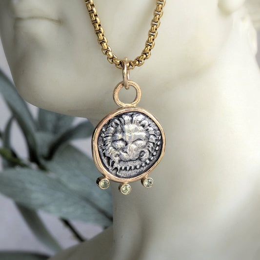 Lion coin pendant with gold and peridot